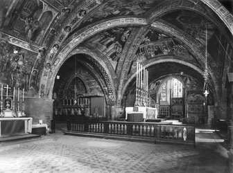 Uitzicht op het interieur van de Benedenkerk